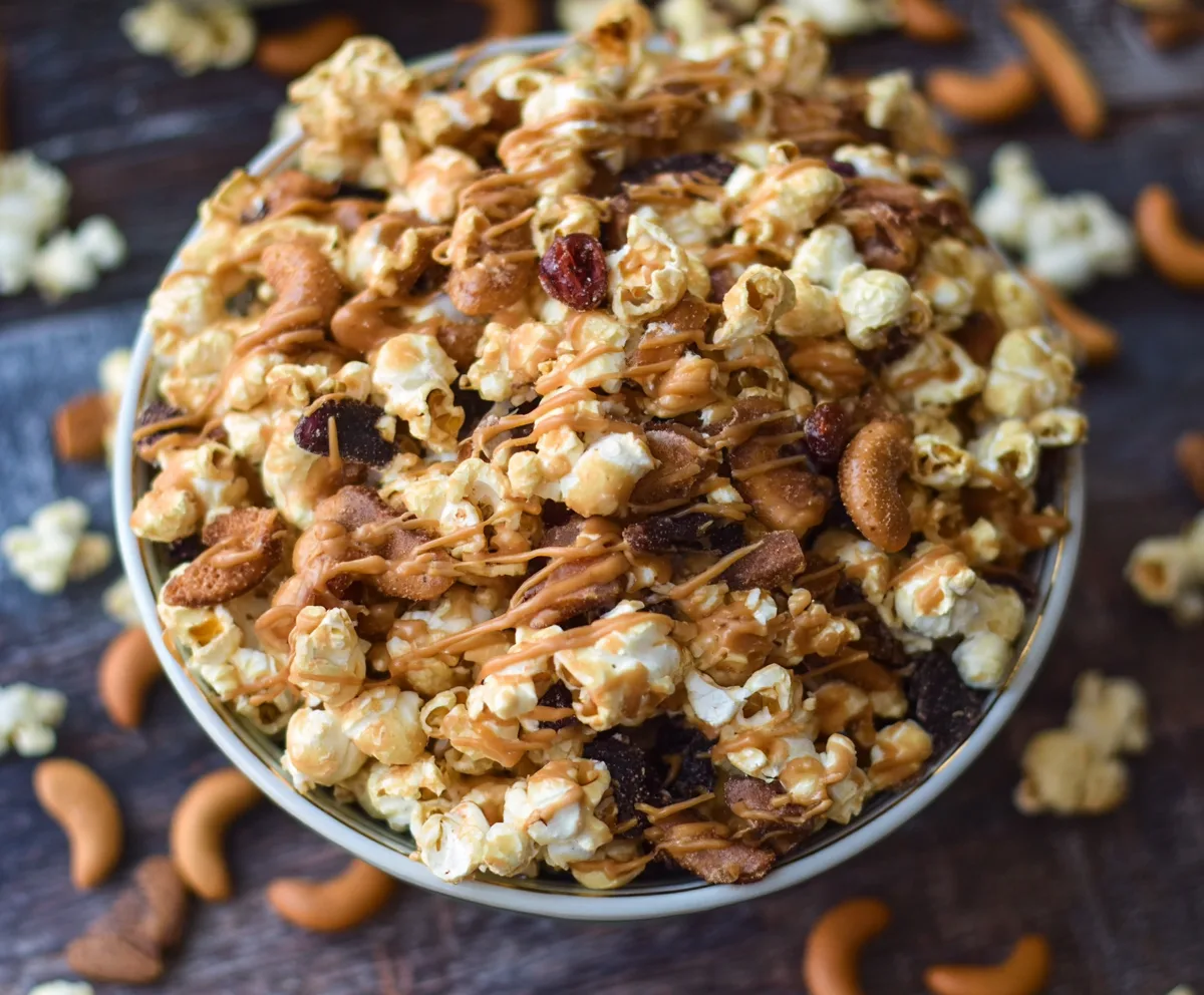 Easy Caramel Popcorn Party Mix